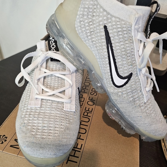 Nike Other - Air Vapormax 2021 FK slightly used size 4.5 kids.